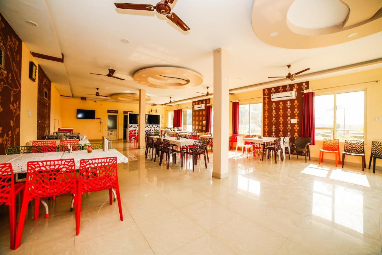 Oyo 23367 Farmsgreen Resort And Restaurant Orchha Exteriér fotografie